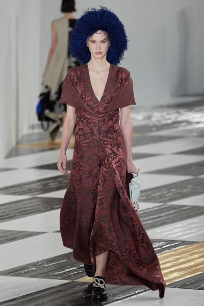 Look 18